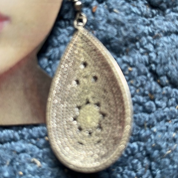 💜 3/$25 Silver color earrings with orange bead - Picture 4 of 4